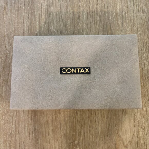 Contax T2 35mm Camera, Silver - With Case, Display Case and Strap - EX+ - Picture 10 of 11